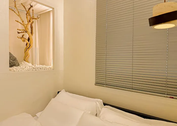 Yongsan,itaewon, Haebangchon, Gangnam 20minutes,n Tower, Station, River *